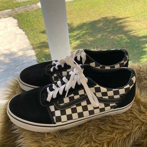 men’s black and white checkered VANs